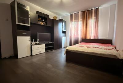 Apartament cu 2 camere semidecomandat, mobilat în Poarta 6