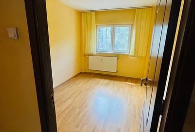 Apartament cu 3 camere decomandat în Militari