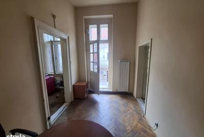 Apartament cu 4 camere în Central