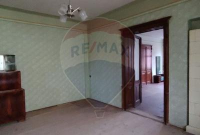 Apartament cu 4 camere de vânzare în zona Central - 3