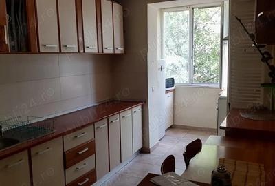 Vand apartament 3 cam etaj 1 pe BLD DECEBAL - 7