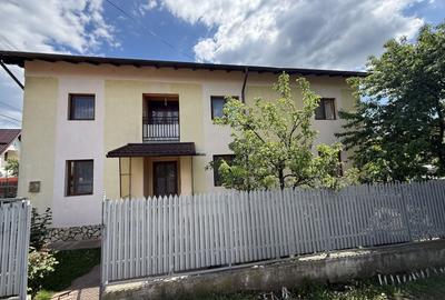 Casă individuală cu 9 camere cu Canalizare în Central - 2
