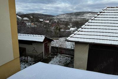 Casă cu 3 camere cu Teren 1890 Mp în Vâlcele - 2