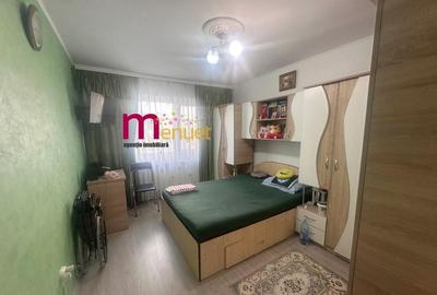 Apartament 3 camere,zona Neptun,la R-uri