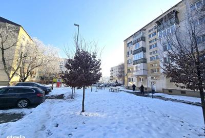 Apartament cu 3 camere decomandat în Micro 17 - 18