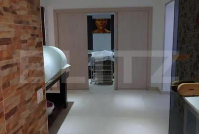 Spațiu comercial, de 290 mp, în Micro 3 - 13