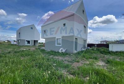 Casa / Vila cu 4 camere de vanzare - 4