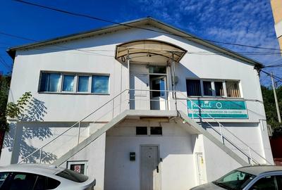 Casă cu 19 camere cu Teren 360 Mp în Piața Nouă - 1