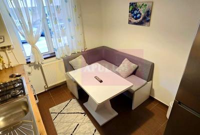 Apartament cu 3 camere decomandat, mobilat în Central - 1