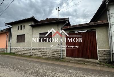 Casă cu 5 camere cu Teren 2300 Mp în Pocola - 4
