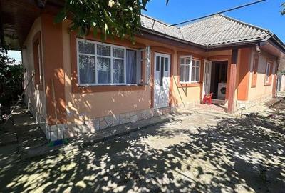 Casă cu 3 camere cu Teren 900 Mp în Central