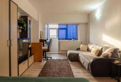 Garsonieră decomandată, mobilată în Trocadero