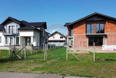 Casa la ro?u de vanzare in Satulung - 1