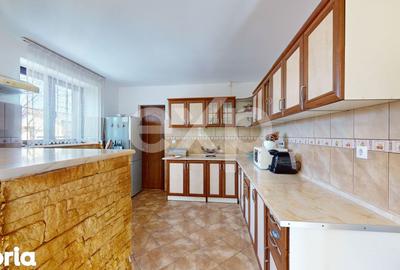 Casă cu 5 camere cu Teren 900 Mp în Central - 5