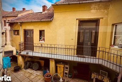 Casă cu 7 camere cu Teren 277 Mp în Central