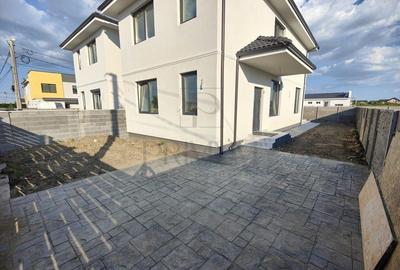 Duplex despartit prin camera tehnica -  zona foarte buna- 5 camere Duplex despartit prin camera tehnica -  zona foarte buna- 5 camere - 1