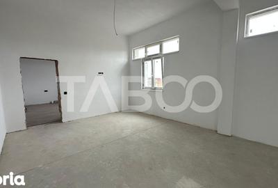 Apartament cu 2 camere semidecomandat în Turnișor - 3