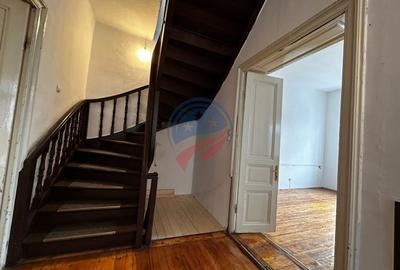 Spațiu comercial, de 225 mp, în Central - 8