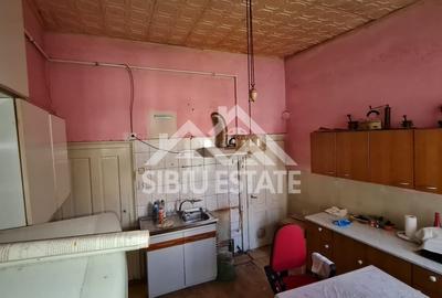 Apartament spatios la casa , 3 camere, zona Piata Cibin - 10