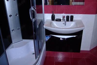 Garsonieră decomandată în Titan