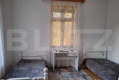 Casă cu 5 camere cu Canalizare în Central - 1