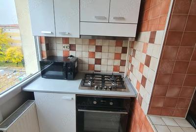 Vand apartament decomandat, cu 3 camere, in 1 mai - 7