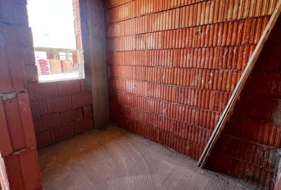 Casă cu 3 camere cu Canalizare în Exterior Vest - 12