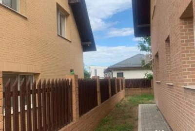 Casă cu 5 camere cu Teren 277 Mp în Malu Mare - 11