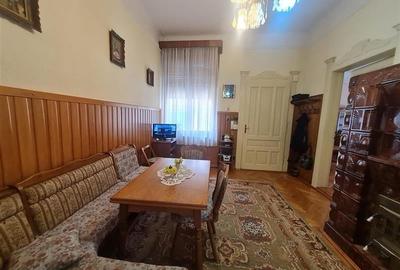 Poveste saseasca la umbra vitei de vie, cu crama si gradina cu flori, Central Co - 37