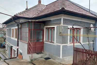 Casă cu 5 camere cu Teren 500 Mp în Mărăști