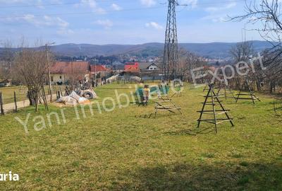 Teren de 1239 mp, în Central - 2