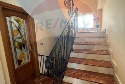 Casă cu 5 camere cu Teren 679 Mp în Central - 6