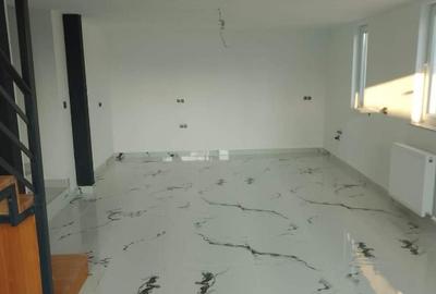 Casa Unirea formata din doua apartamente,cu doua intrari separate. - 16