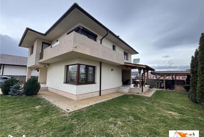Casă cu 4 camere cu Teren 500 Mp în Central