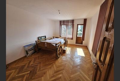 Casă cu 10 camere cu Canalizare în Cordun - 3