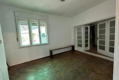 Casă cu Teren 1726 Mp în Central - 3