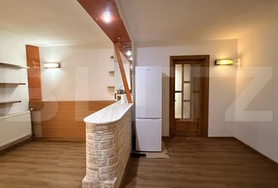 Apartament 3 camere decomandat, et. 1, 72 mp, zona 1 Mai - 8