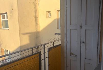 Apartament cu 3 camere decomandat în Micro 16 - 2