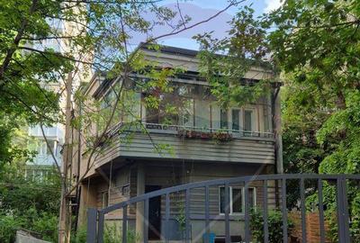 Casă cu 11 camere cu Teren 330 Mp în Iancului - 3