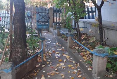 Casă cu 3 camere cu Teren 400 Mp în Huși - 3