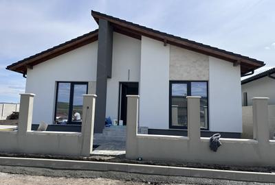 Casă individuală cu 4 camere cu Canalizare în Micești - 1