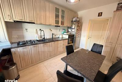 Apartament cu 4 camere decomandat în 9 Mai - 5
