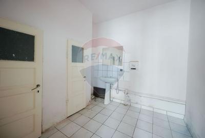 Casă cu 8 camere cu Teren 500 Mp în Iosia - 19