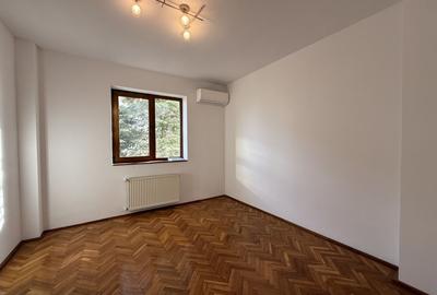 Vila spațioasă în Sisesti | 600 mp | 9 locuri de parcare | Teren 1500 mp - 24