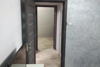 Apartament cu 3 camere semidecomandat în Micro 17