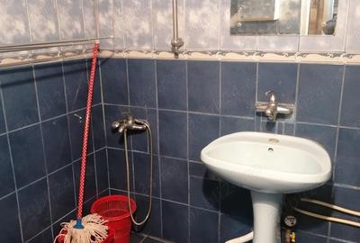 Garsoniera decomandata G. Enescu p 4,40 mp,1250 lei luna. - 1