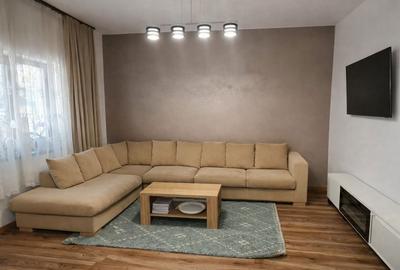 Casă cu 4 camere în Romanești