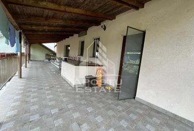 Casa individuala , 4 camere,2 bai, garaj, acces auto, 575 teren - 2