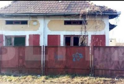Casă cu 2 camere cu Teren 719 Mp în Central
