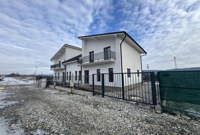 Duplex cu 4 camere cu Teren 285 Mp în Șelimbăr - 1